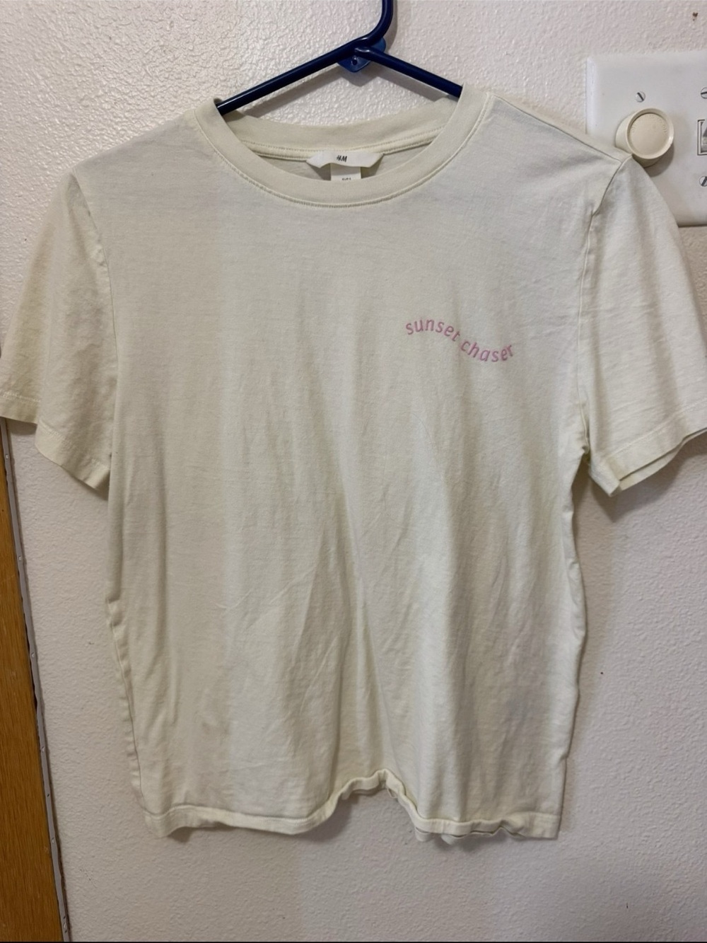 H&M Cream Short-Sleeve Tee with Pink "sunset chaser" Print